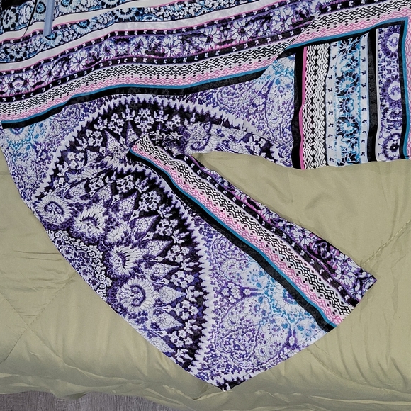 Express Abstract Ikat Print Open Blouse - Picture 11 of 12